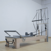 Hochwertiger Pilates-Reformer aus Ahornholz mit Turm-Halbtrapez