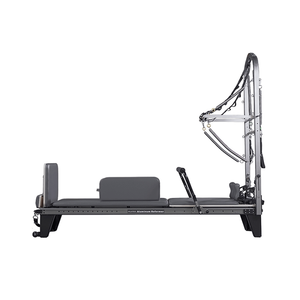 Aluminium-Pilates-Reformer mit Halbturm. Pilates-Reformer mit Halbtrapez